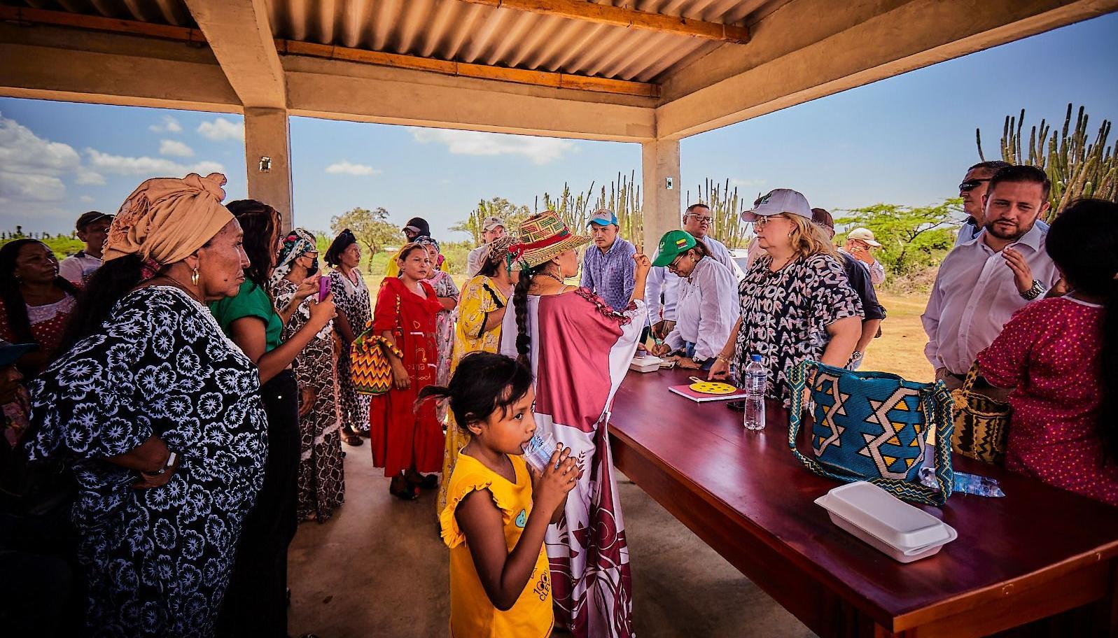 Astrid Cáceres Cárdenas, directora del ICBF, en La Guajira.