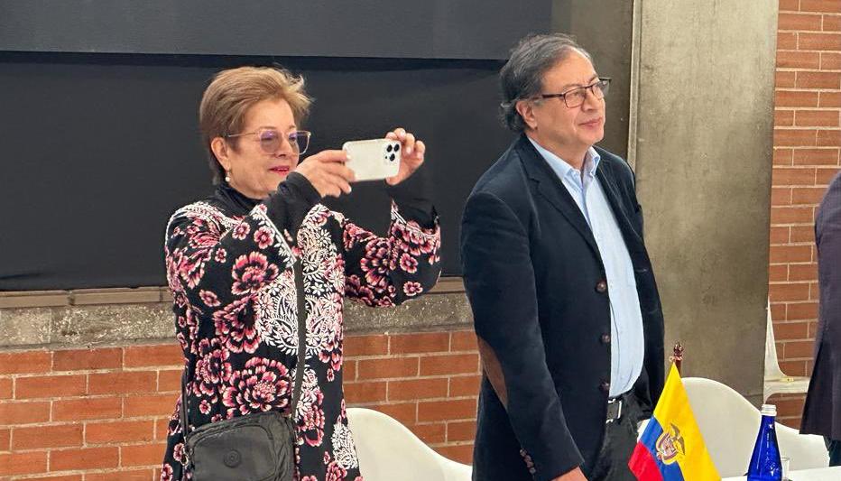 La Ministra de Trabajo y el Presidente de la República