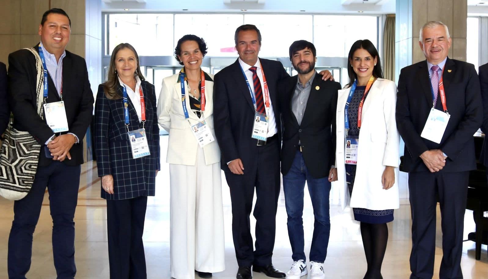 El Alcalde de Barranquilla, el presidente de Panam Sports, la Ministra de Deportes Astrid Rodríguez, el presidente del COC Ciro Solano, e integrantes de la delegación
