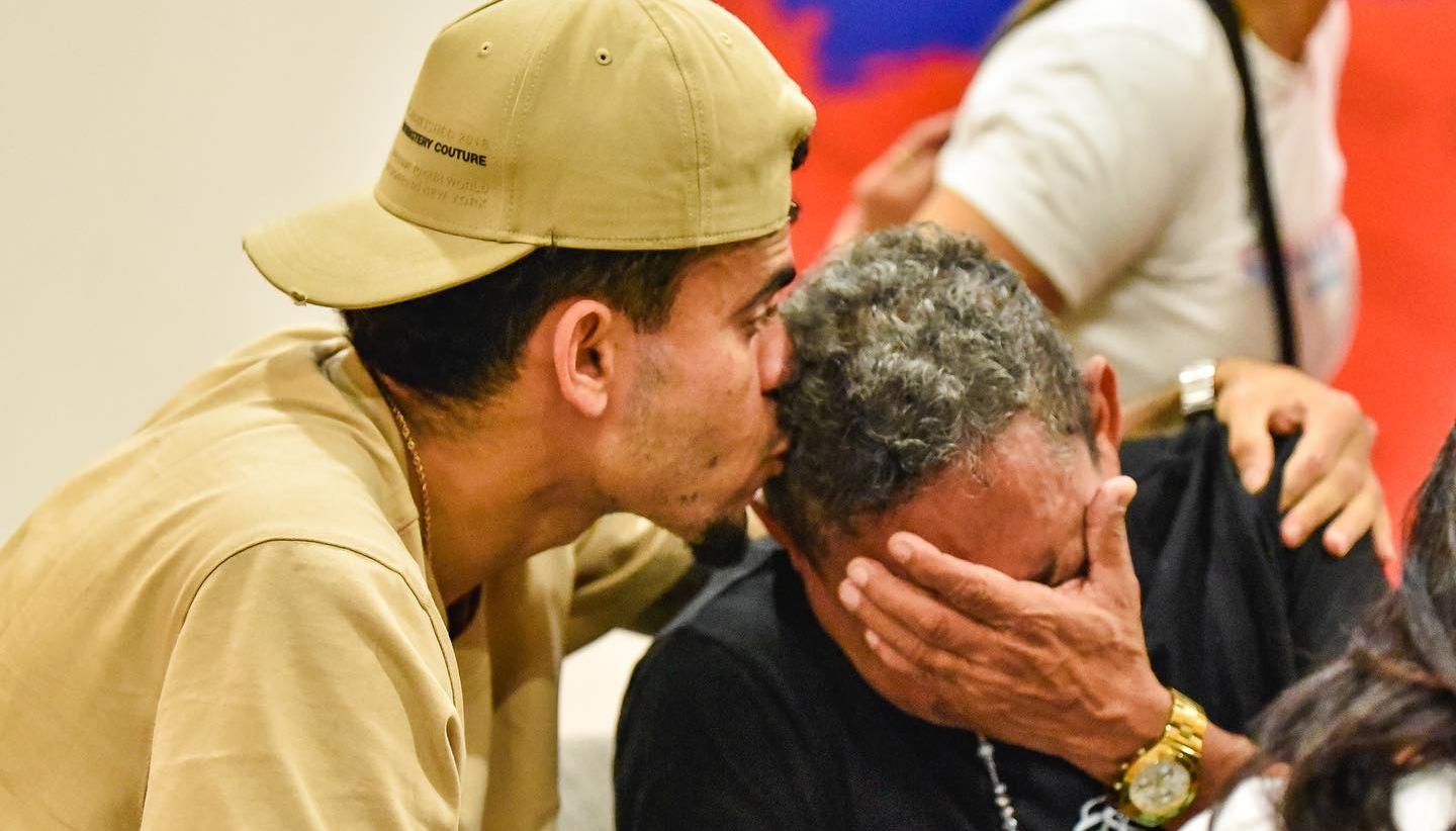 Luis Díaz en un emotivo encuentro con su padre, Luis Manuel Díaz.