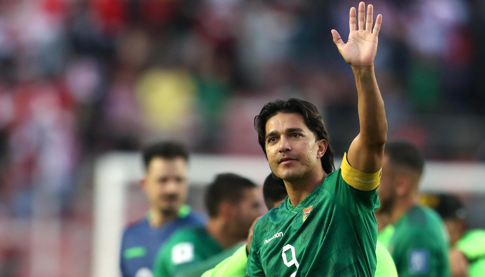 El goleador Marcelo Martins se despide de la hinchada boliviana.