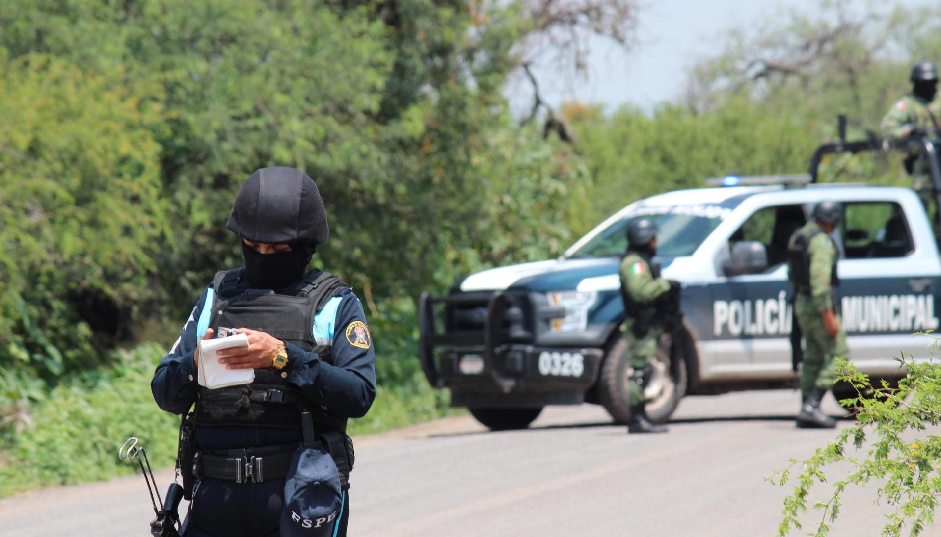 Policía mexicana tras un ataque armado. 