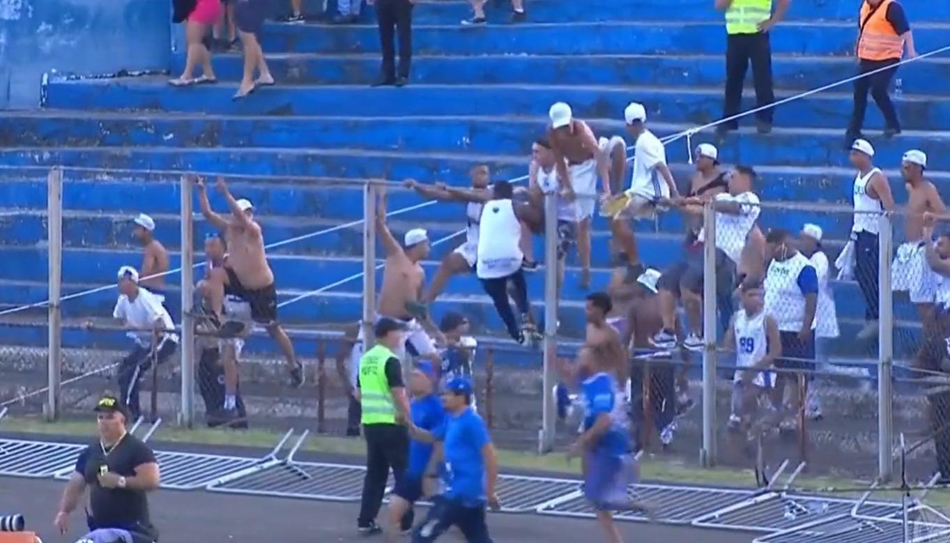 Riña en estadio de Brasil. 