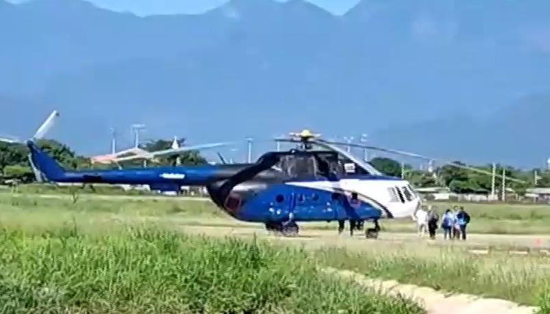 El helicóptero que moviliza a la Comisión Humanitaria.
