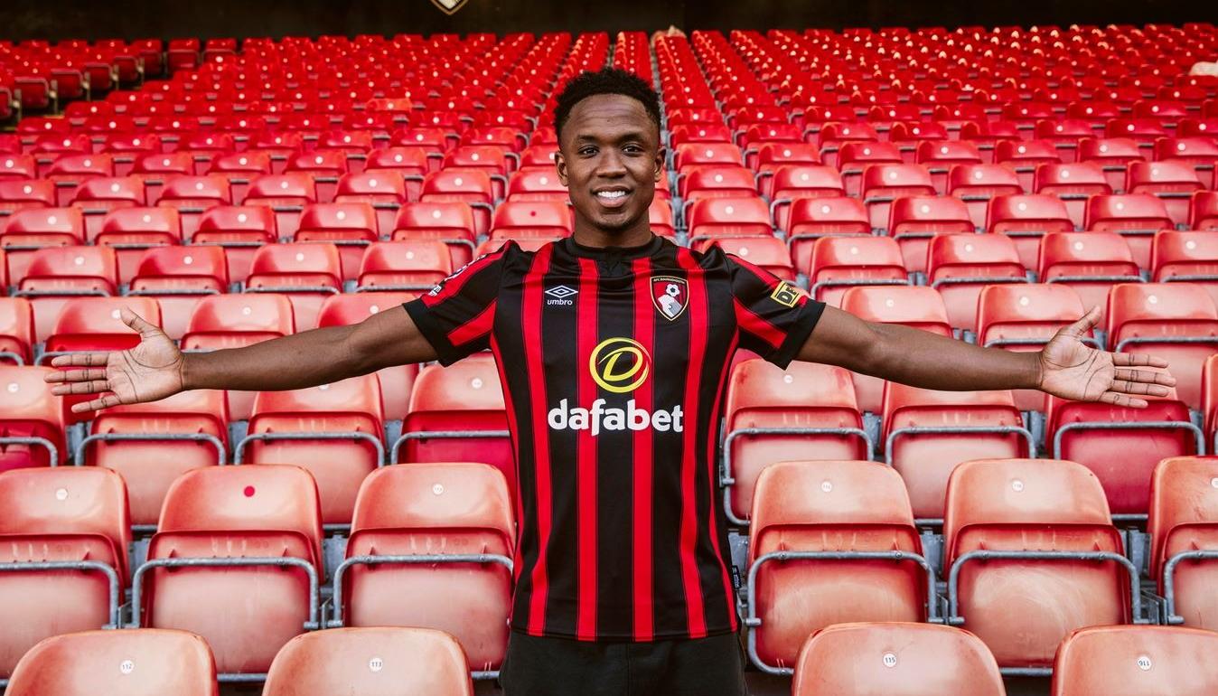 Luis Sinisterra con la indumentaria del Bournemouth.