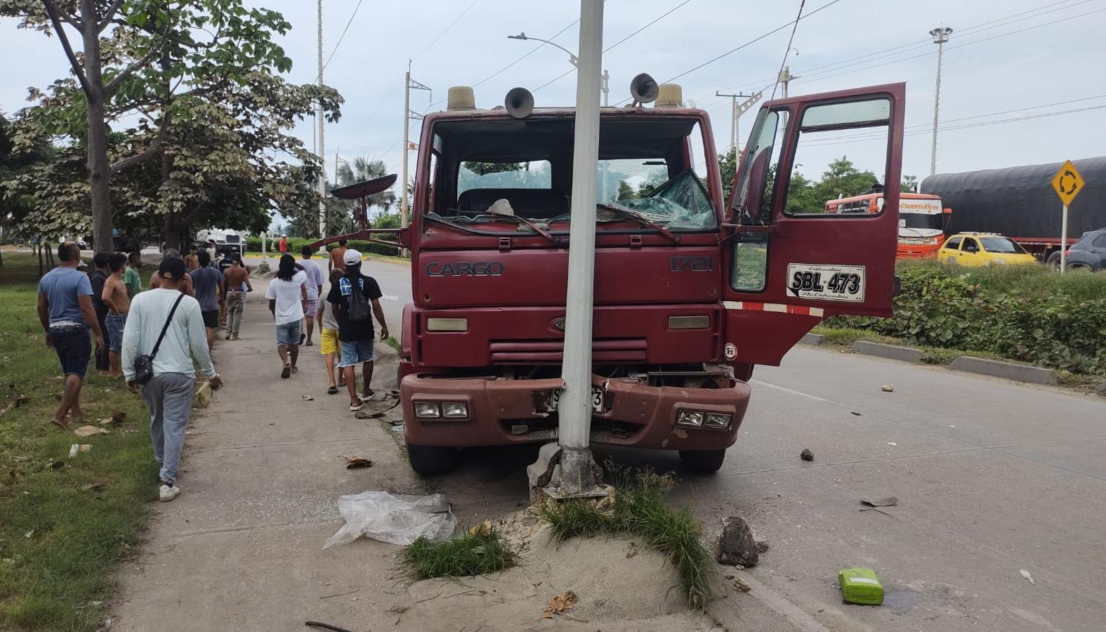 La tractomula implicada en el accidente. 
