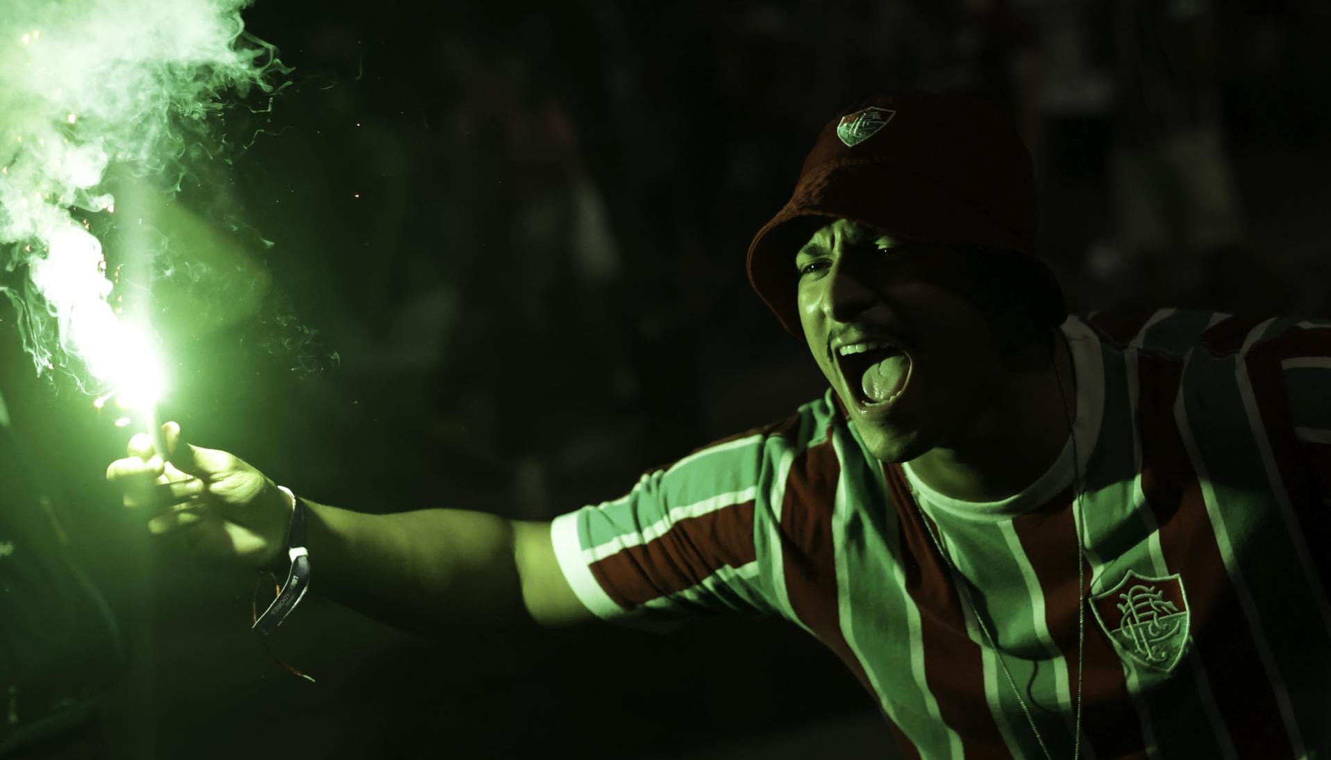 Un hincha del Fluminense celebra en la plaza de Cinelândia, centro neurálgico de Río de Janeiro