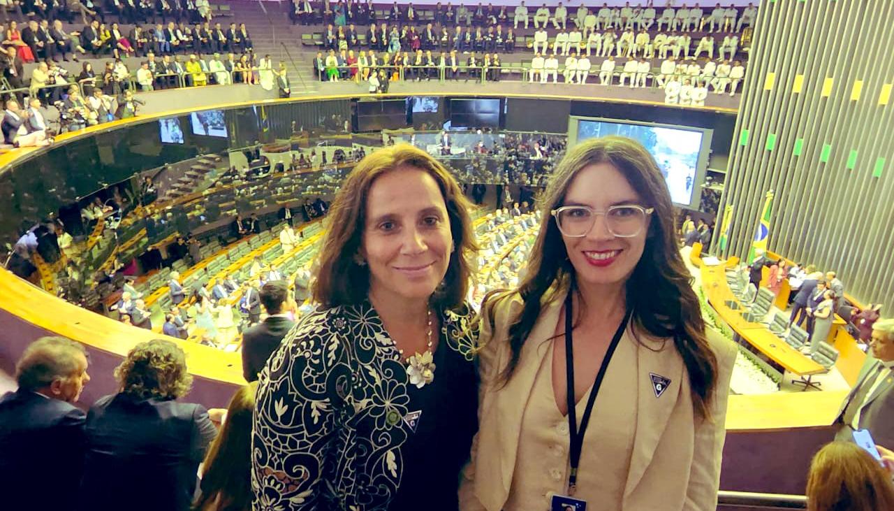 La delegada de la ONU, Antonia Urrejola (izq), con la Ministra de Chile Camila Vallejo.