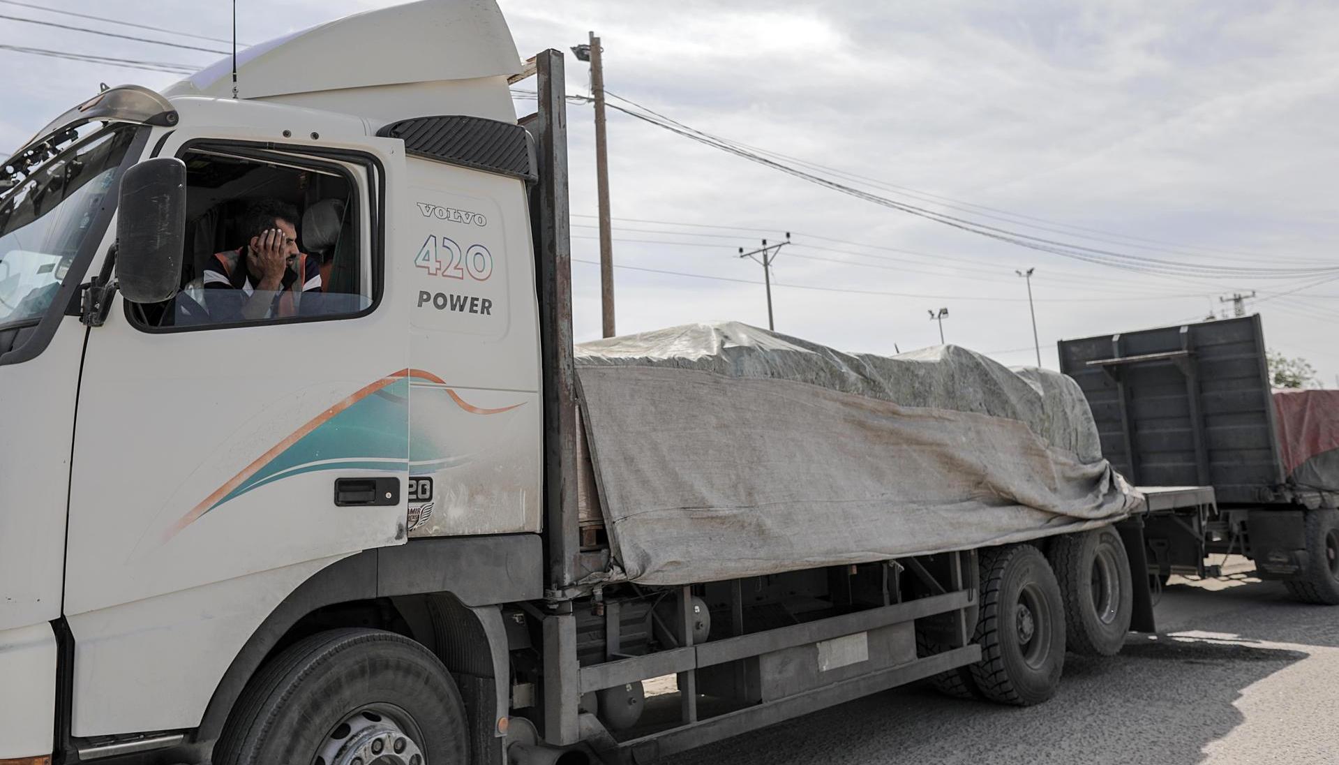 Uno de los camiones de ayuda humanitaria que ha entrado a la Franja de Gaza.