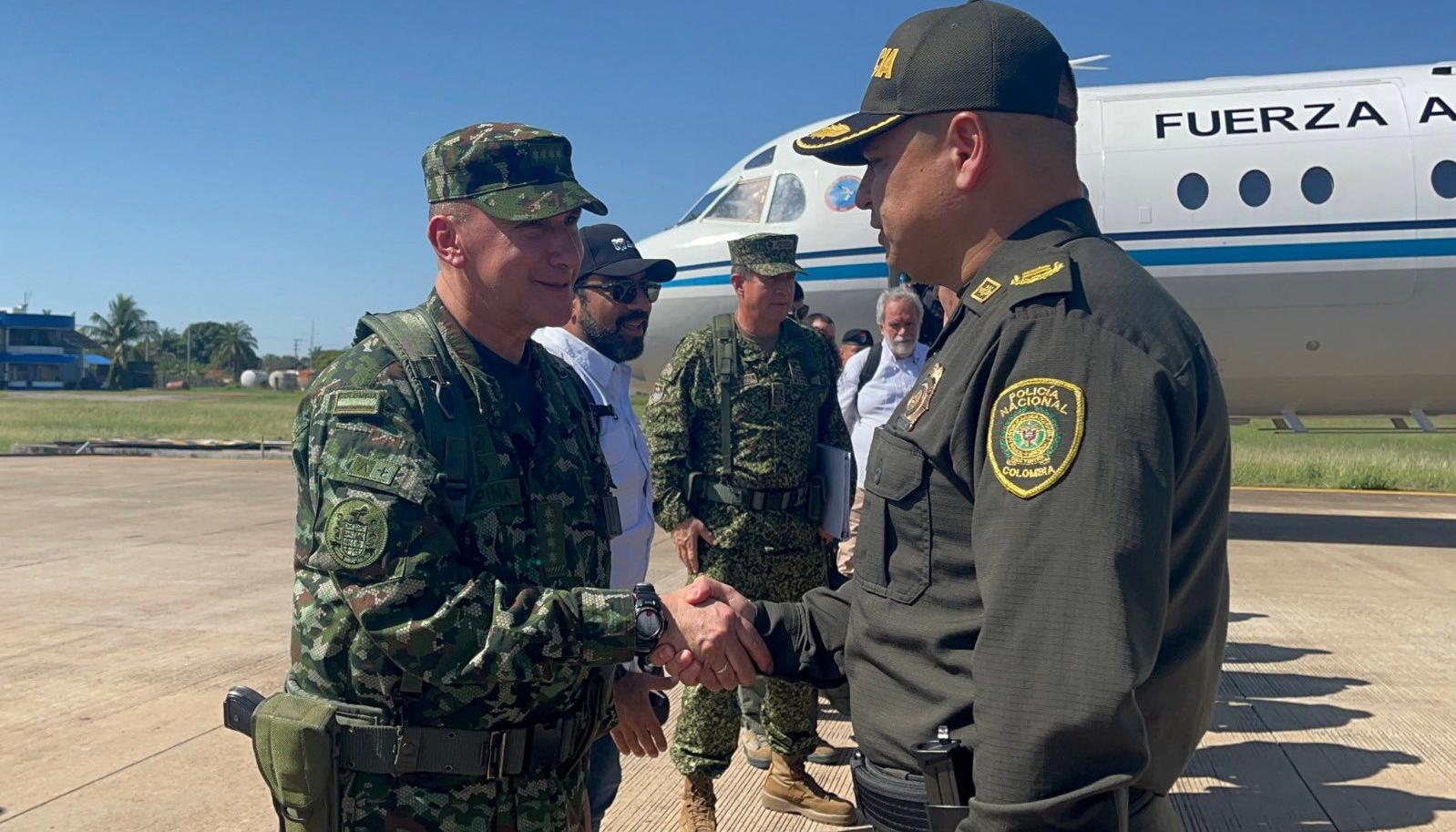 El general Luis Mauricio Ospina llegando a Puerto Carreño, Vichada.