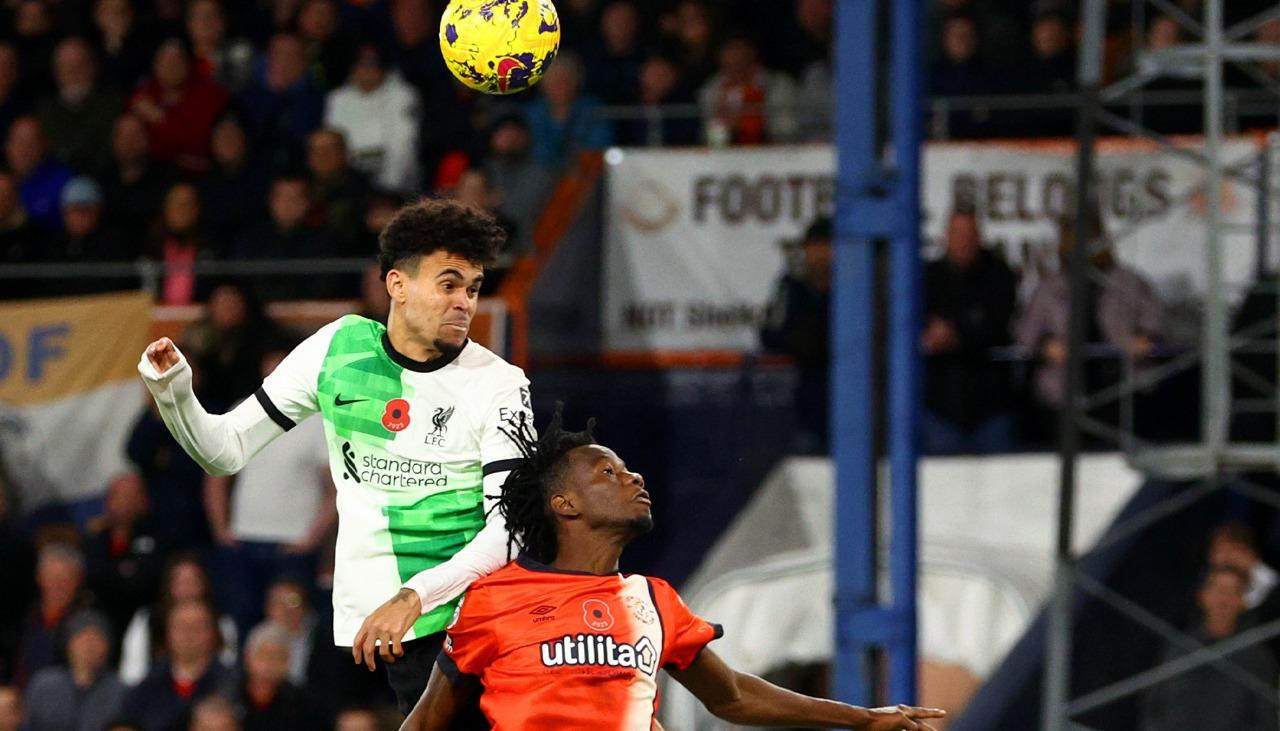 El cabezazo de Luis Díaz que terminó en el gol del empate del Liverpool 