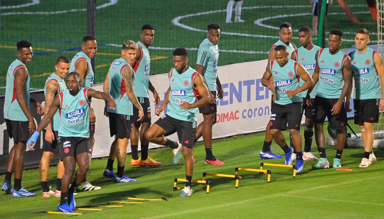 Jugadores de la Selección Colombia en su último entrenamiento previo al partido contra Brasil. 