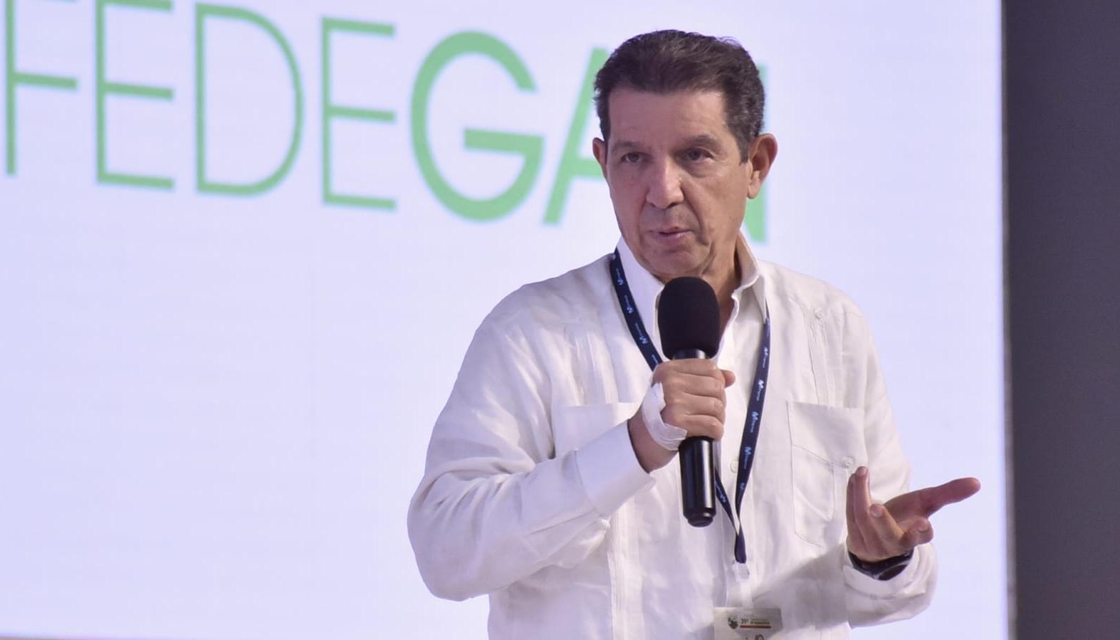 José Félix Lafaurie en su intervención en el foro de este martes en la Universidad Libre.  
