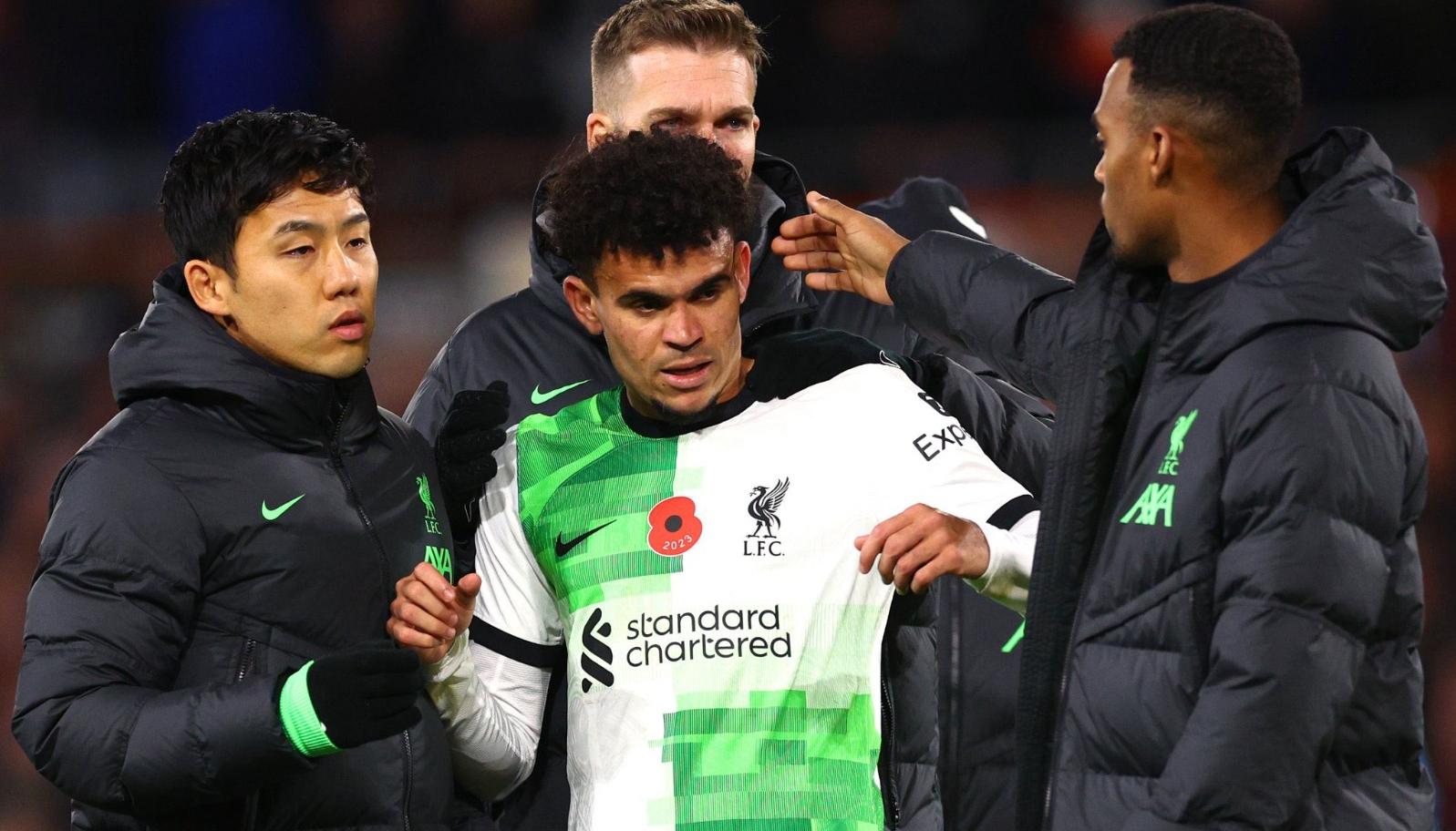 Jugadores del Liverpool le expresan su respaldo a Luis Díaz tras el juego contra el Luton Town. 