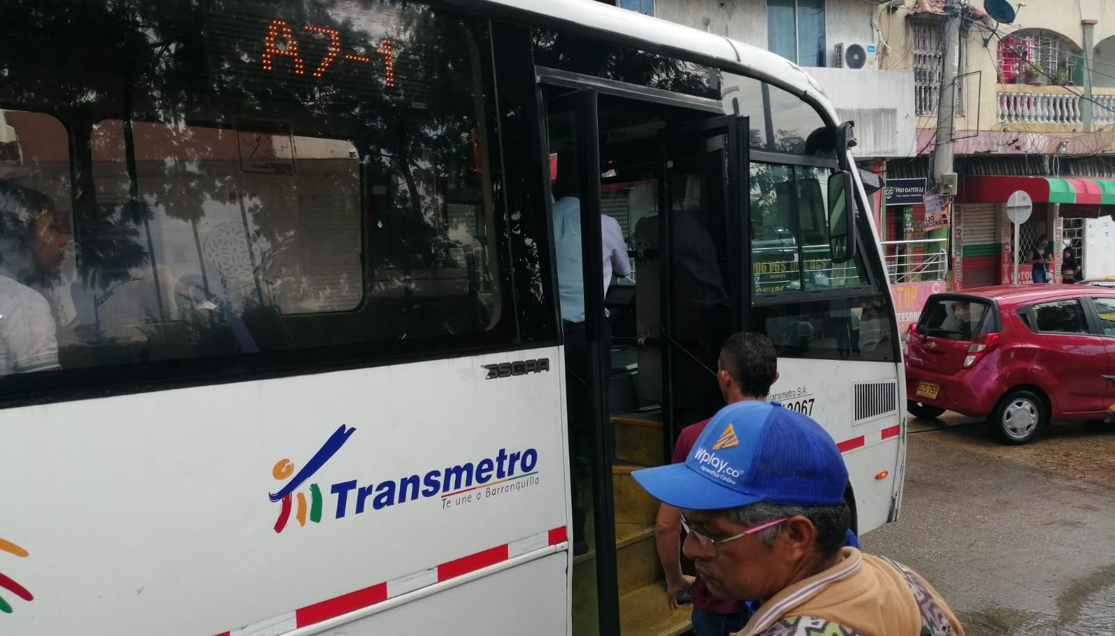 El alimentador A74 que no dejó subir a los pasajeros.