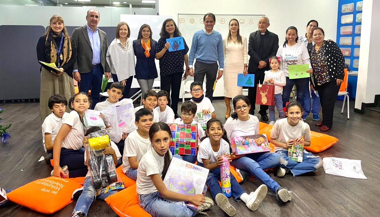 2.233 niños recibieron regalos.