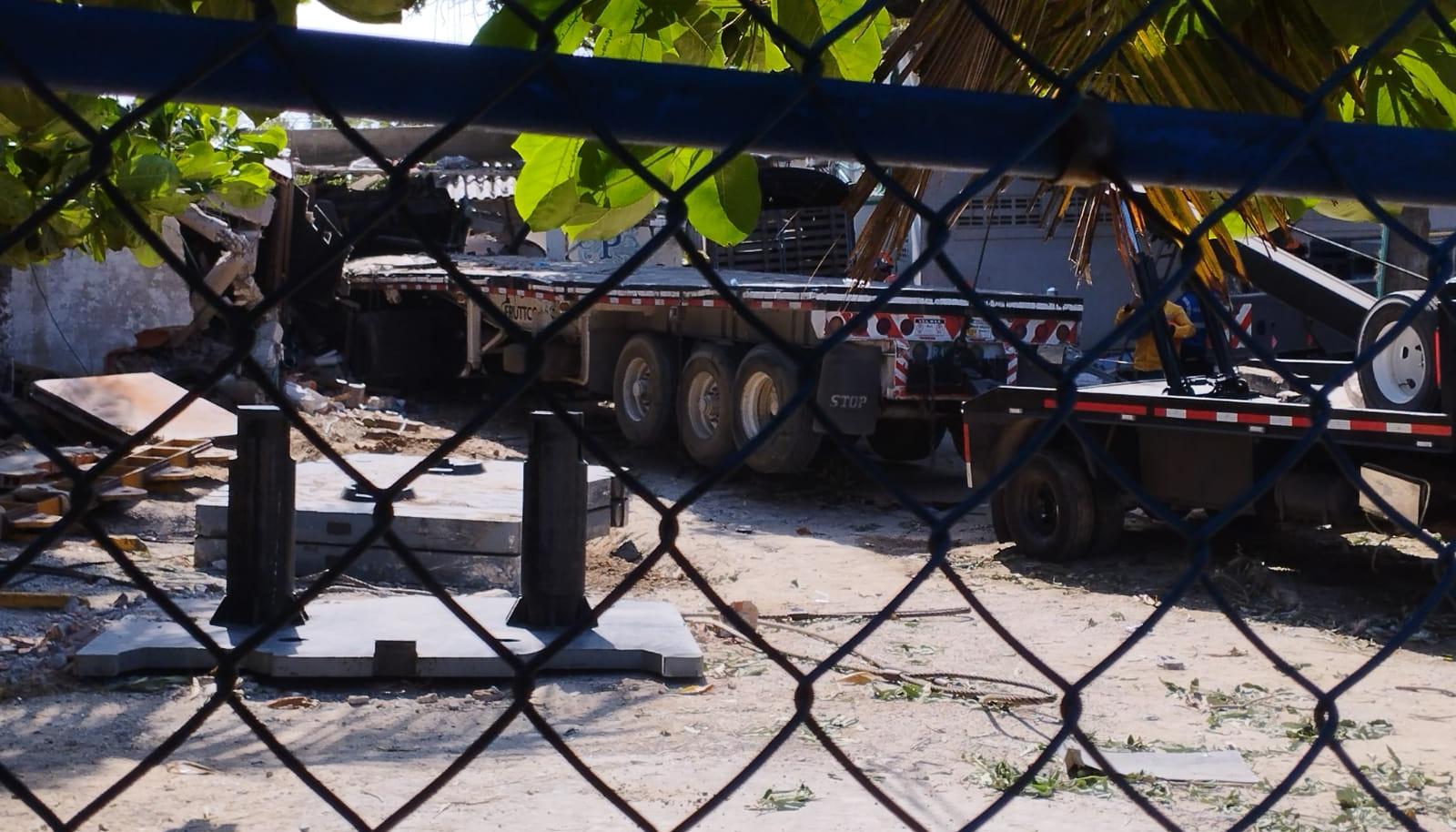 Accidente de tractomula en Pradomar