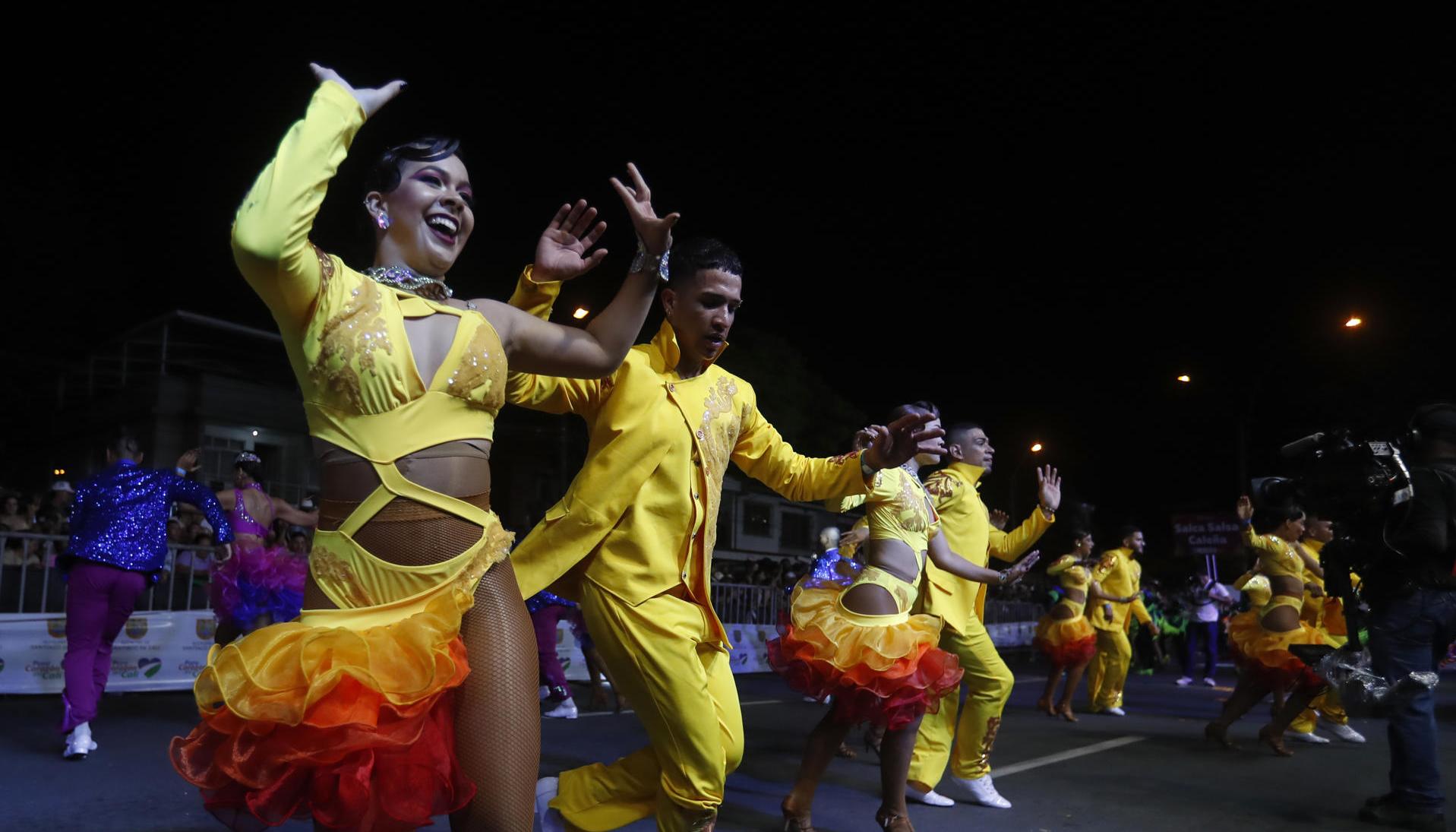 Bailarines en la Feria de Cali.
