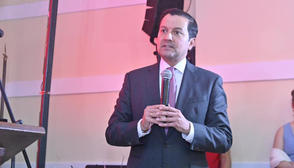 Senador David Luna.