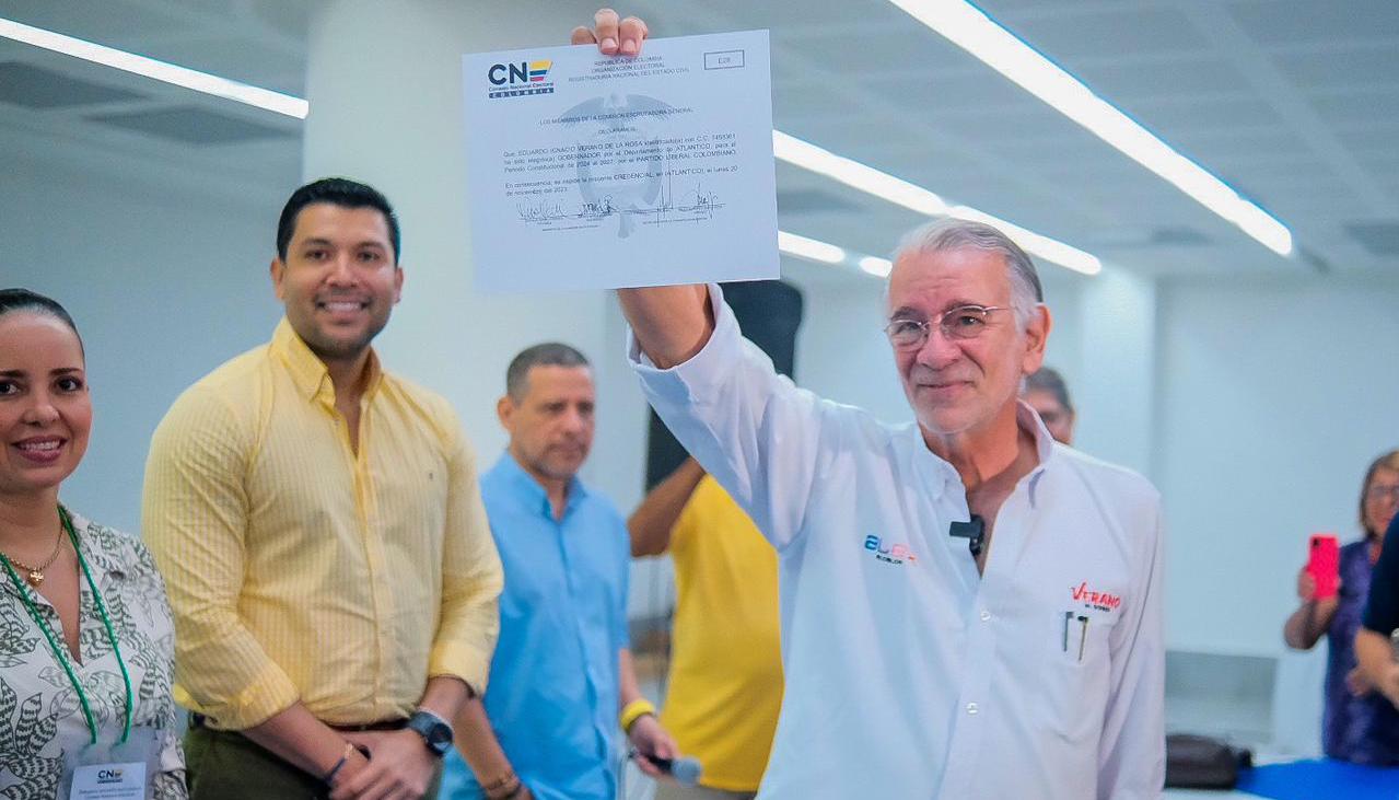 Eduardo Verano el día que recibió su credencial