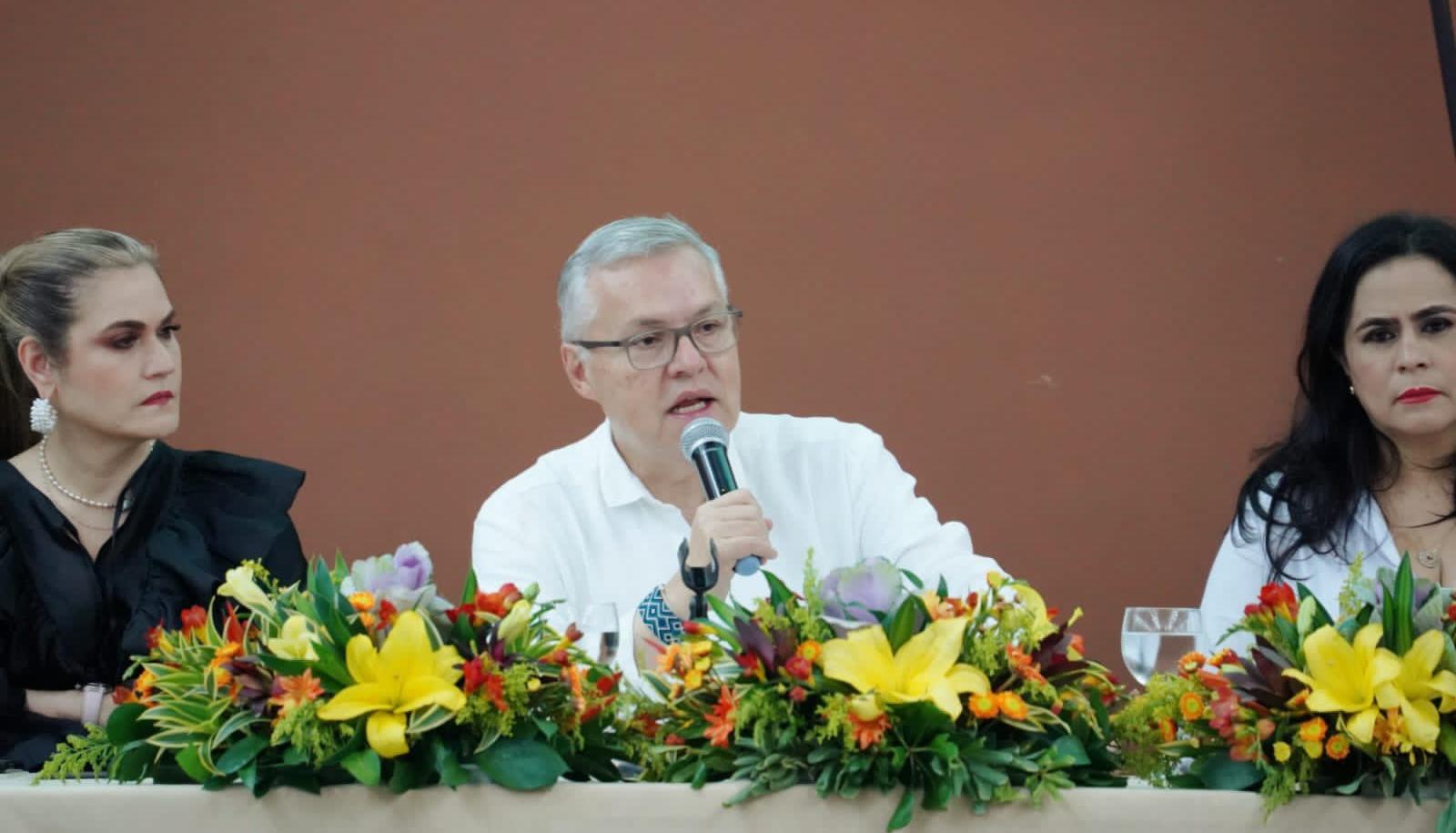 El Ministro de Justicia Néstor Osuna reunido con trabajadores del poder judicial