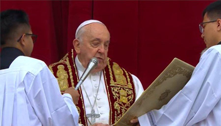 El Papa en la bendición Urbi et Orbi.