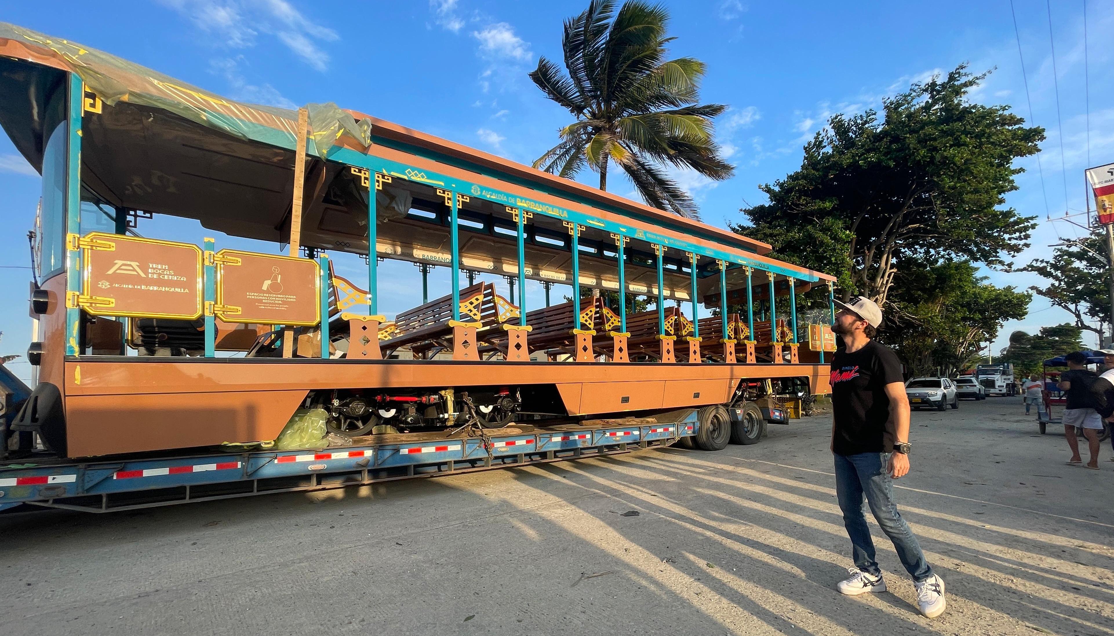 El Alcalde Jaime Pumarejo recibió el primer vagón del tren turístico Bocas de Ceniza.