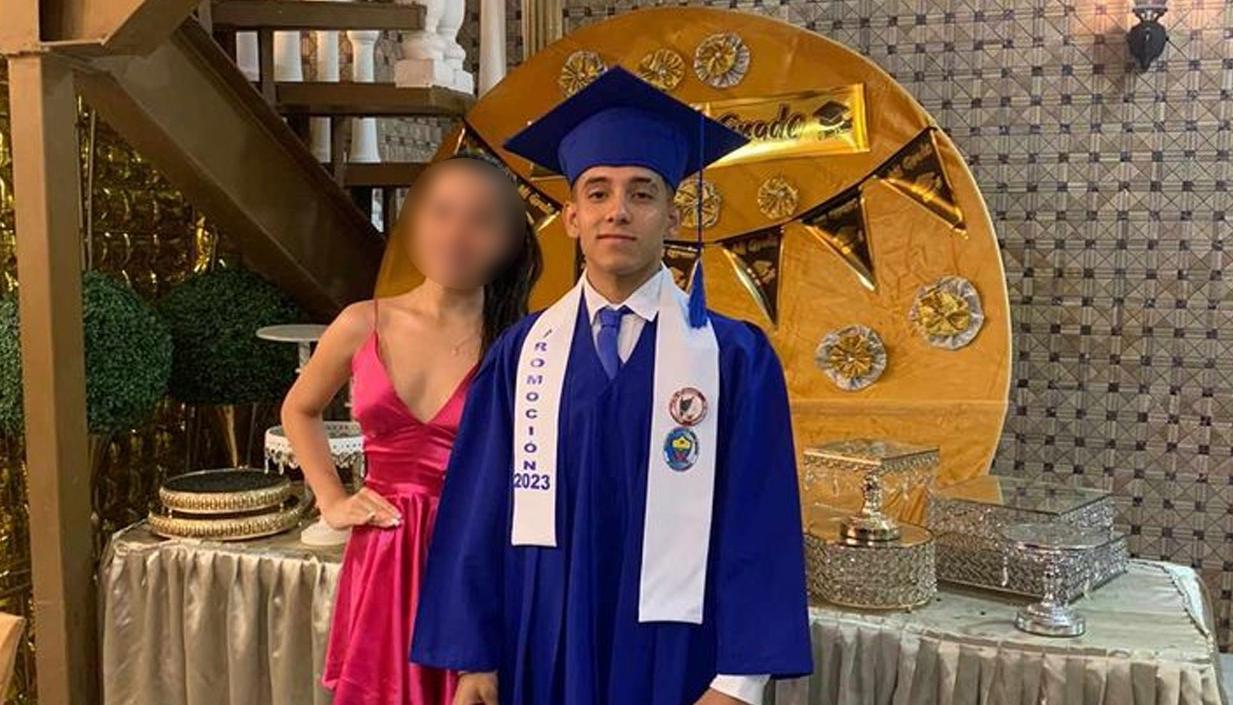 Gabriel Barceló cuando festejó su grado hace apenas 10 días. 