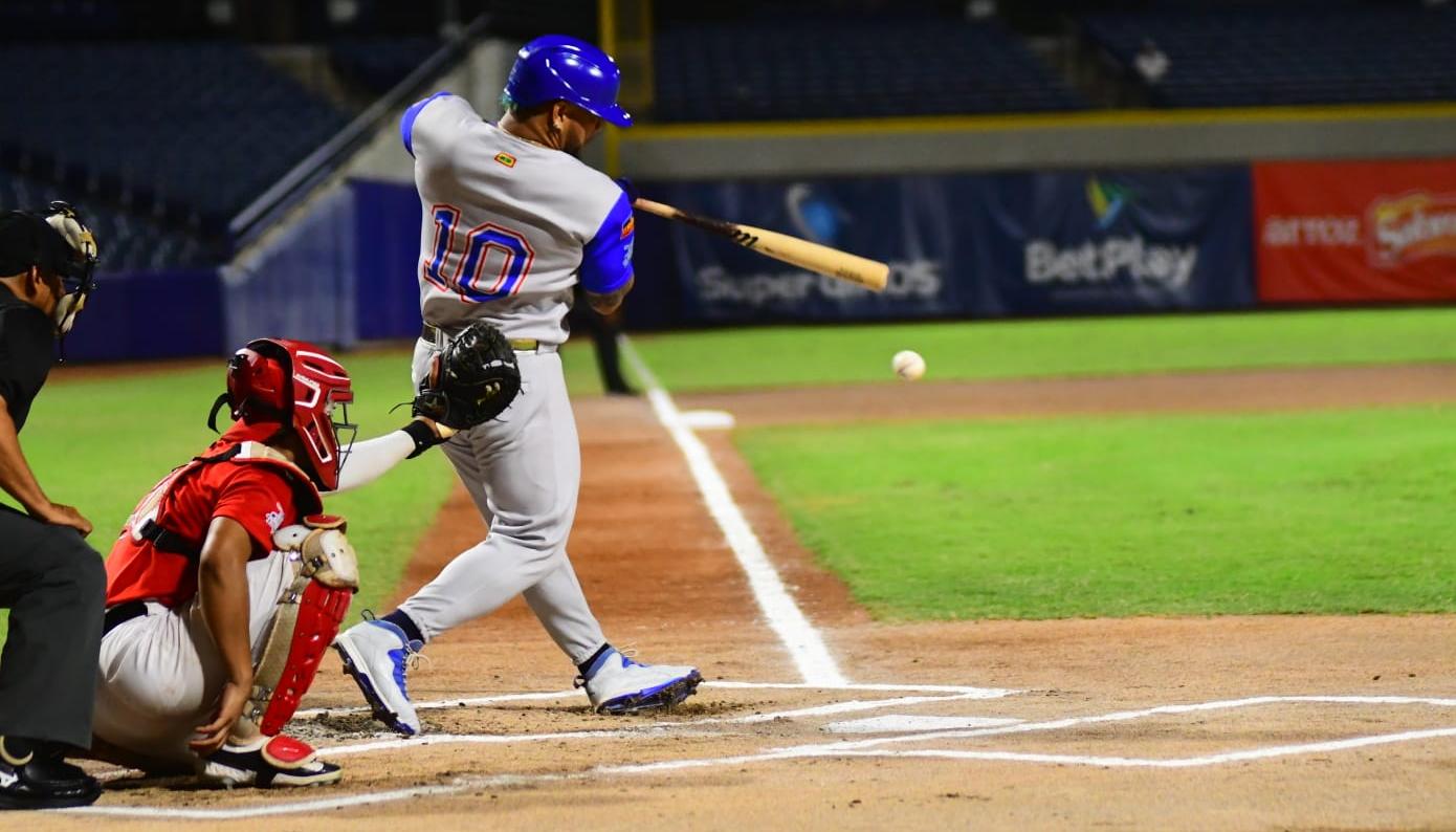 Harold Ramírez bateó de 3-1 y anotó dos carreras para Caimanes. 