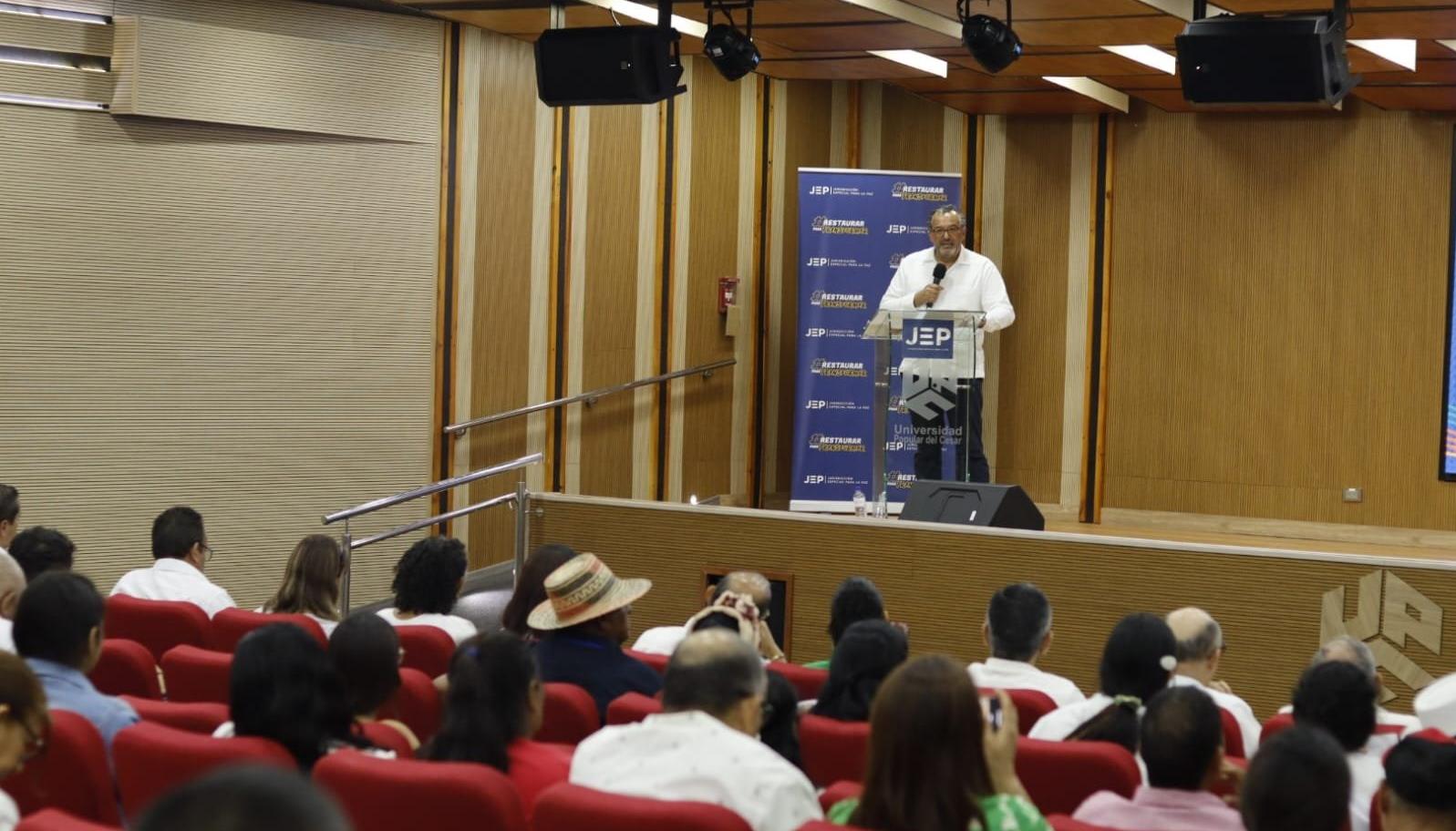 Magistrado Roberto Vidal, presidente de la JEP, en la rendición de cuentas en Valledupar. 