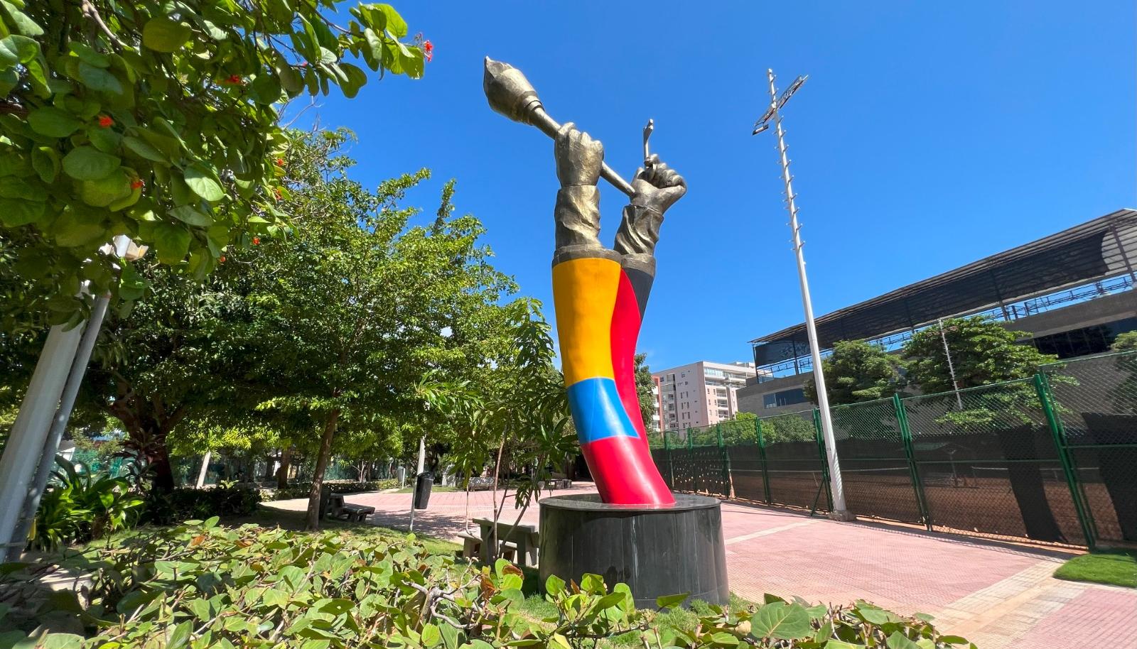 Monumento 'Solidaridad' en el parque El Golf