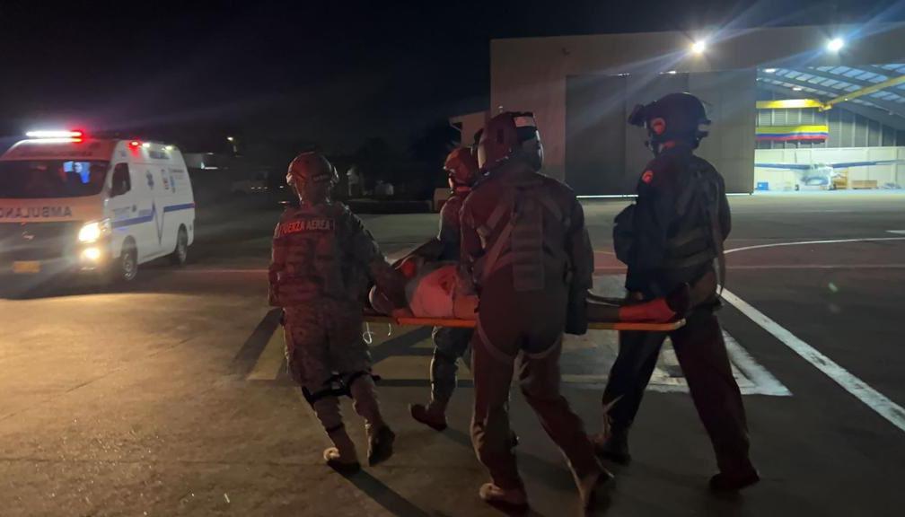 El piloto, otro de los ocupantes, fue encontrado con vida. 
