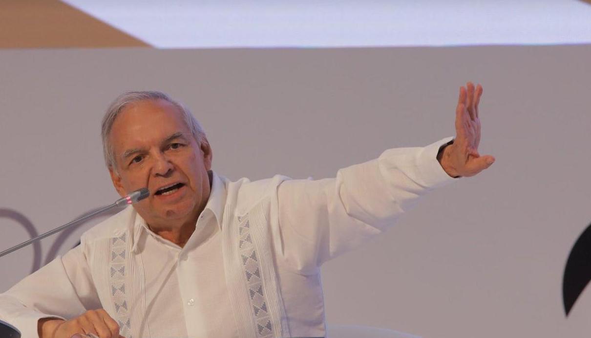 Ricardo Bonilla, Ministro de Hacienda. 