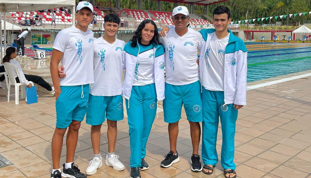 Grupo de nadadores del club Acuario de Barranquilla. 
