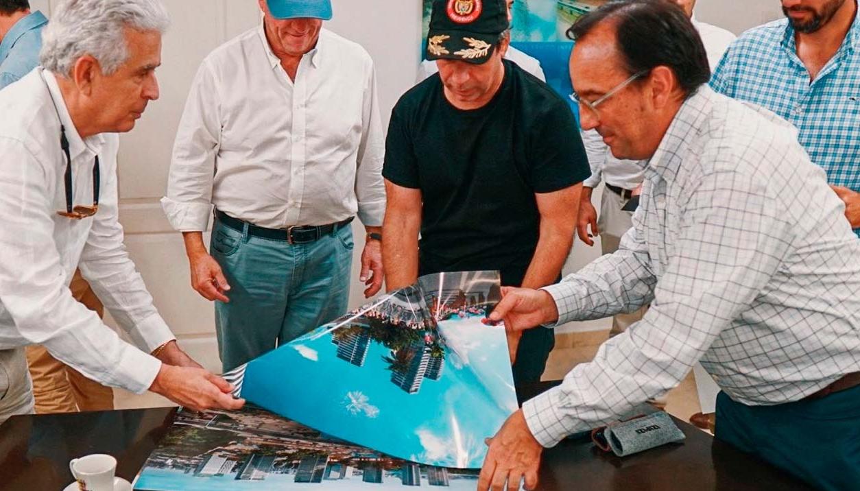 El alcalde electo, Alex Char, con empresarios de las firmas Arquitectura y Concreto, AED, Contexto Urbano, Urbanum y Corpacero