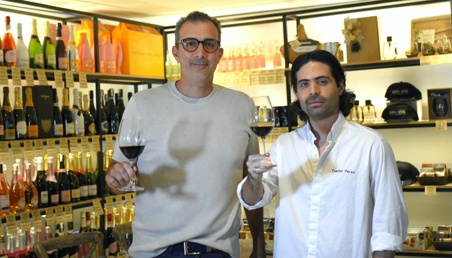 Eduardo Said, director de vino de Happy Wine, y Daniel Pérez, chef ejecutivo.