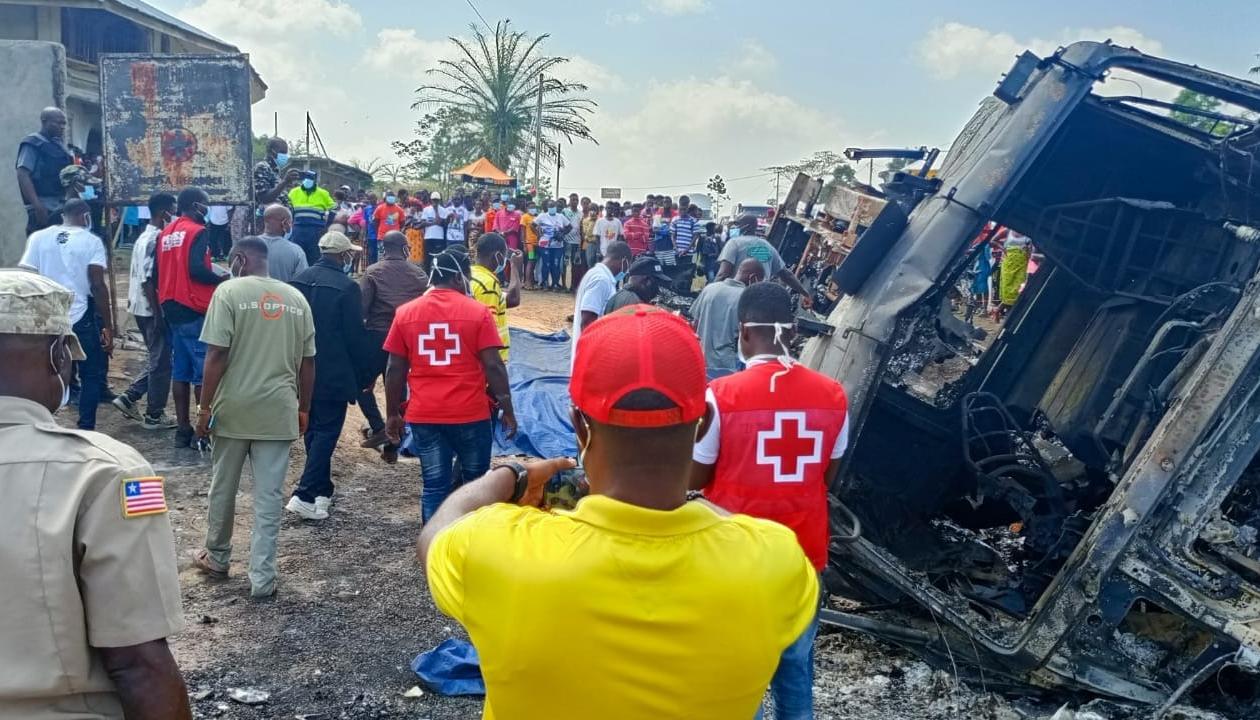 El camión cisterna después de la explosión