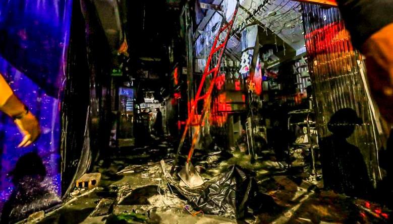 Varios de los locales afectados por el incendio del martes en la noche en tres centros comerciales de Medellín