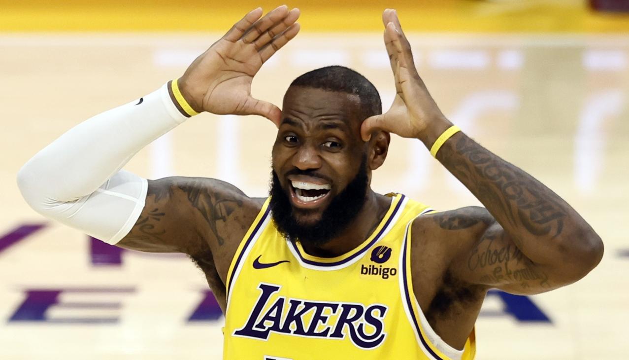 LeBron James tiene contrato con los Lakers hasta junio de 2024. 