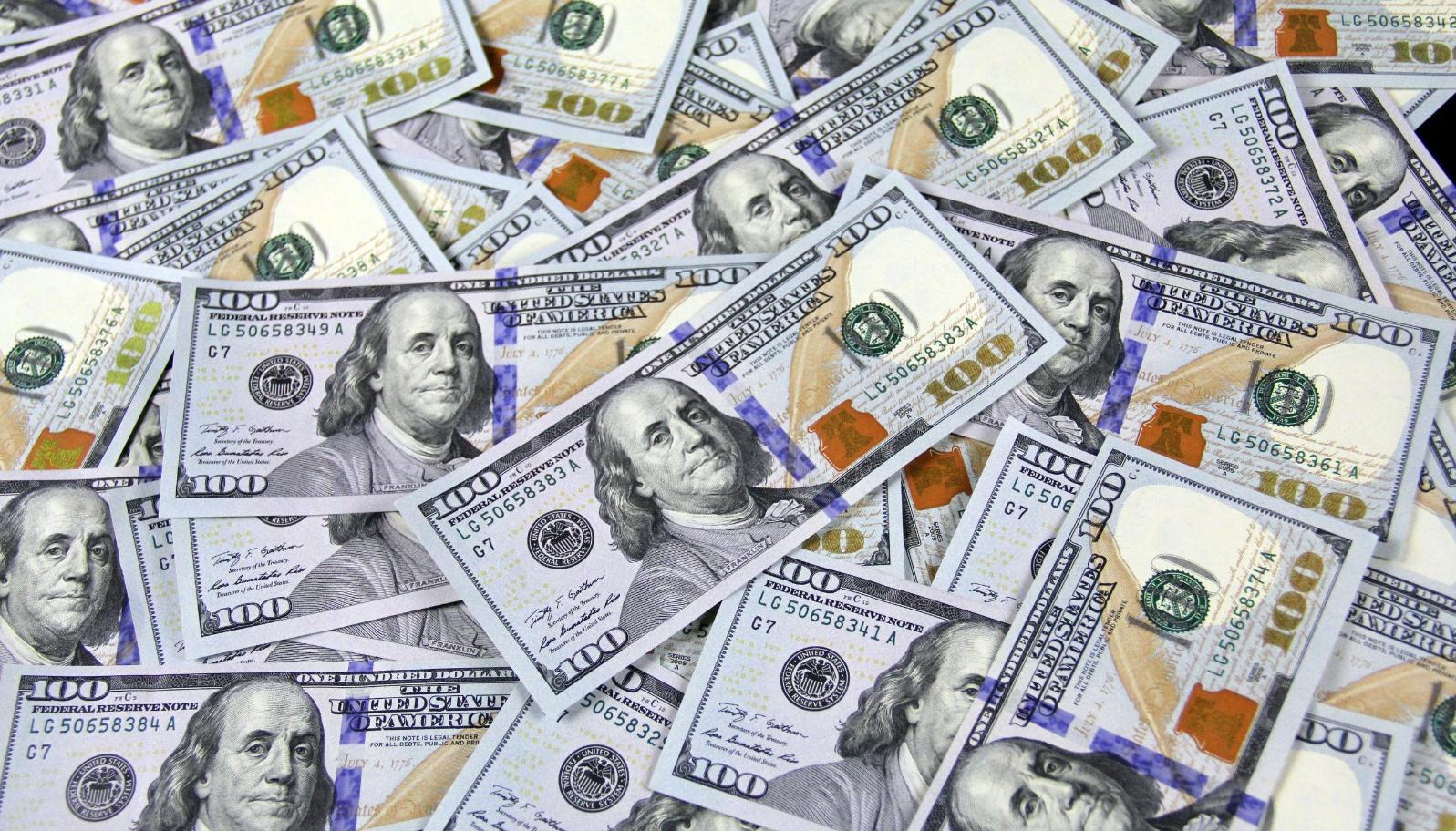 El flujo de divisas que aumenta a final de año hace que el dólar esté barato en Colombia, según los expertos