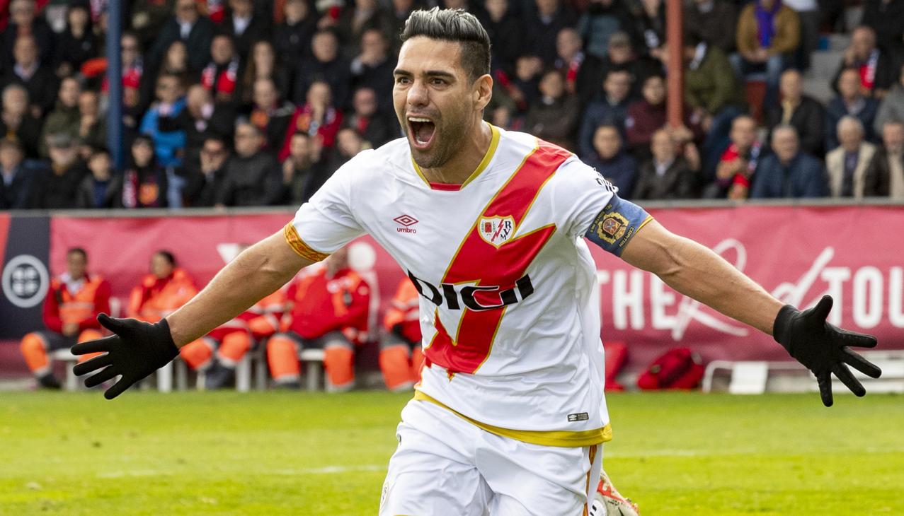 Radamel Falcao García celebra su conquista ante el Yeclano. 