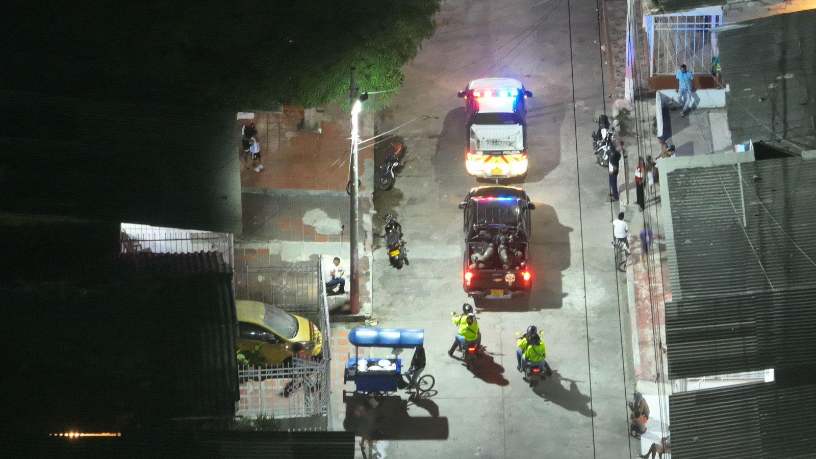 Uniformados en operativos de control en varios sectores de la ciudad. 