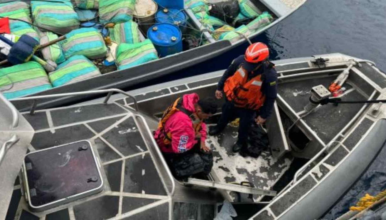 Fueron detenidos en una lancha.