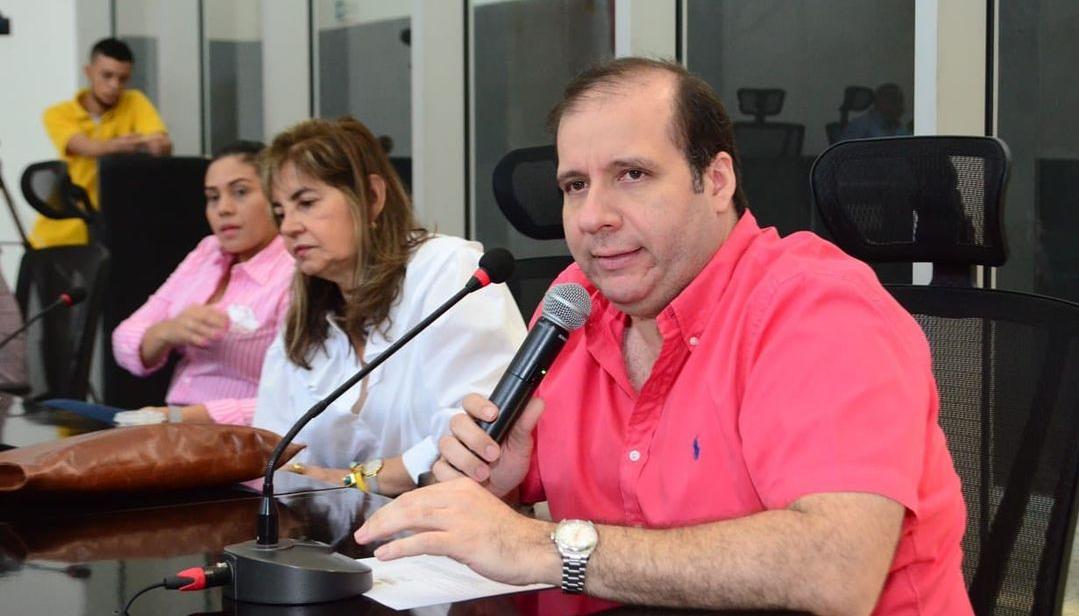 David Ashton, presidente de la Asamblea. 