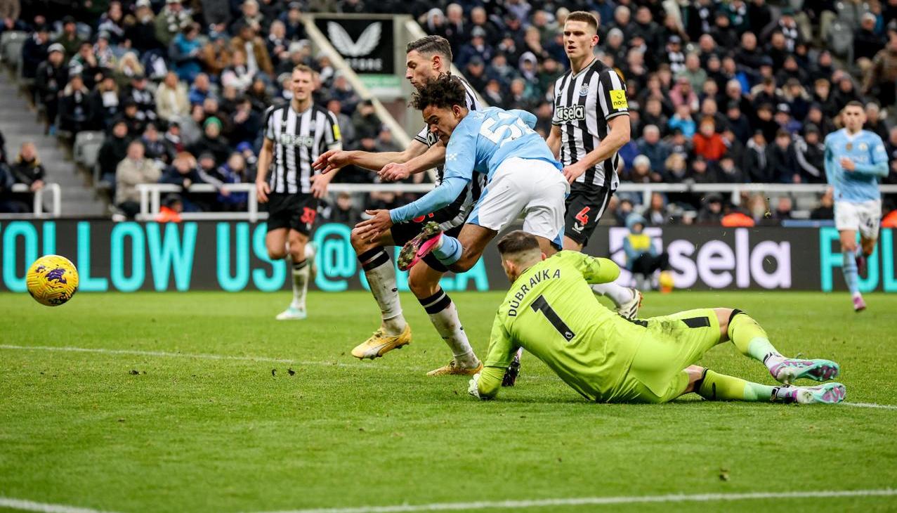 Momento del gol del triunfo de Oscar Bobb.