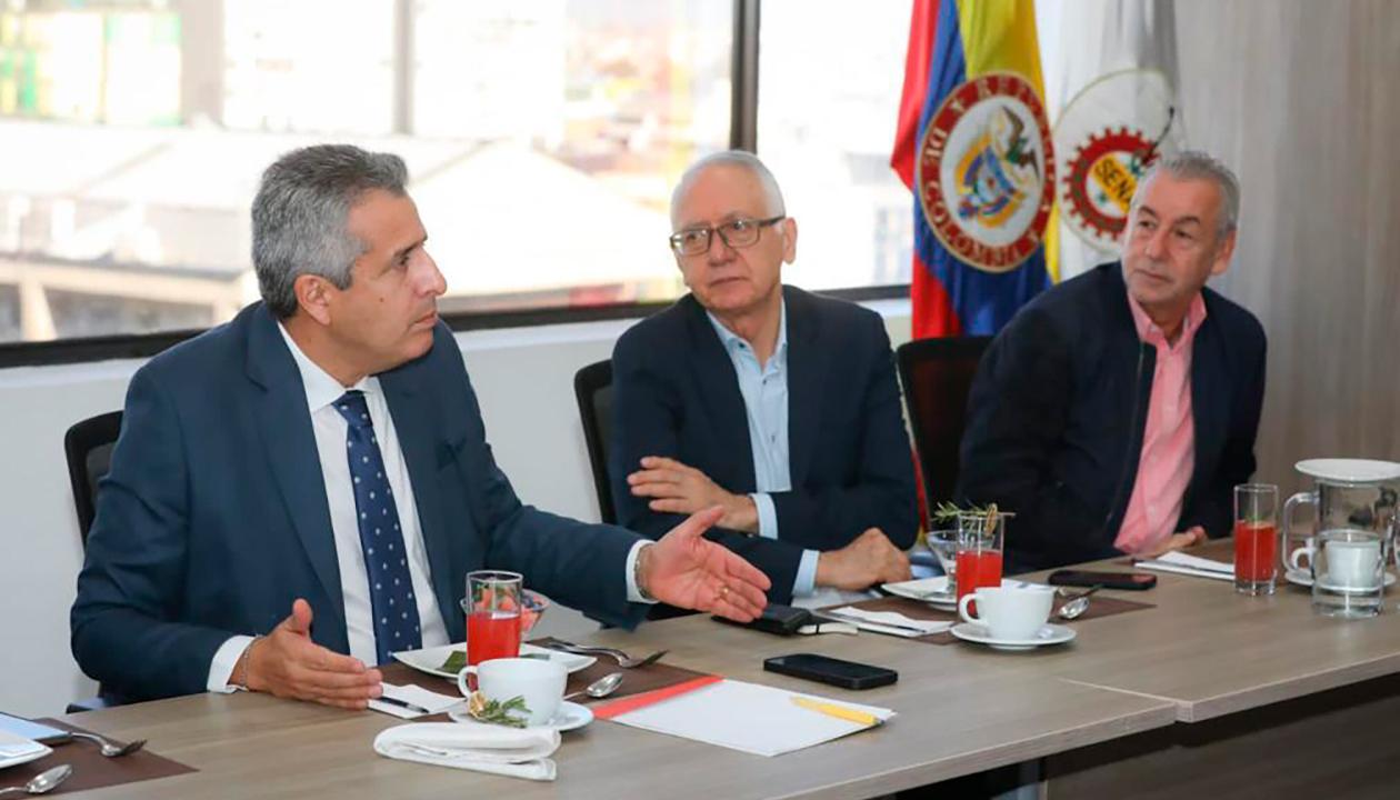 Los ministros del Interior, Luis Fernando Velasco y el de Salud, Guillermo Jaramillo. 