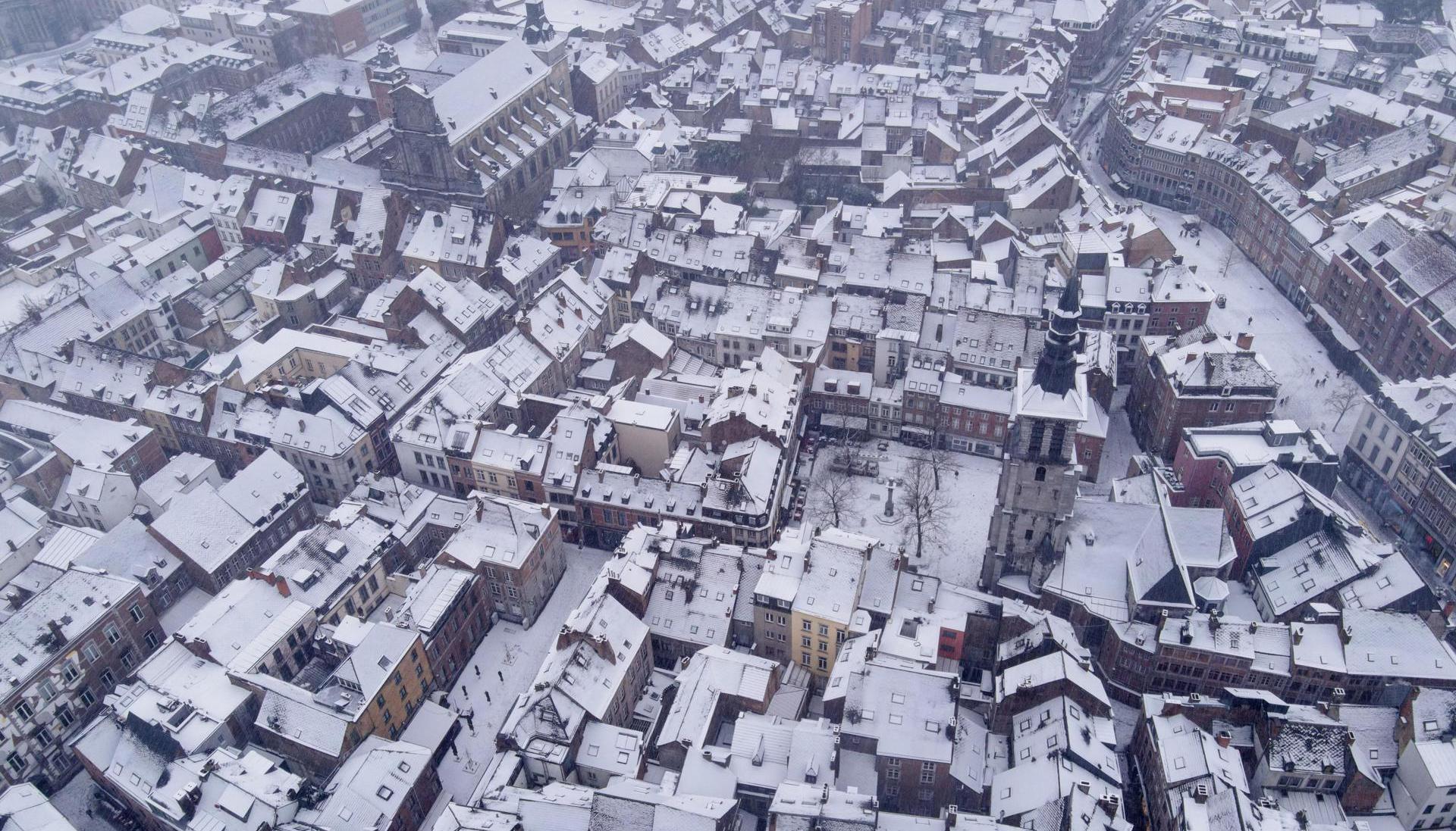 Ciudadela de Namur en Bélgica, cubierta de nieve.