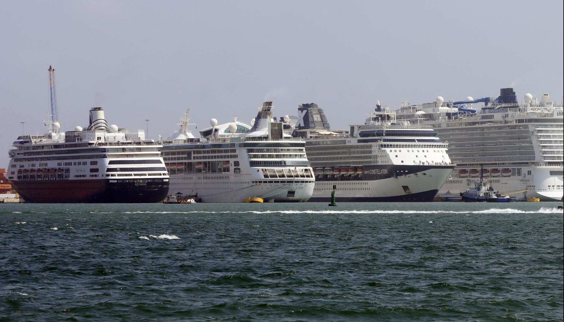 Cuatro de los seis cruceros que llegaron a la capital de Bolívar. 