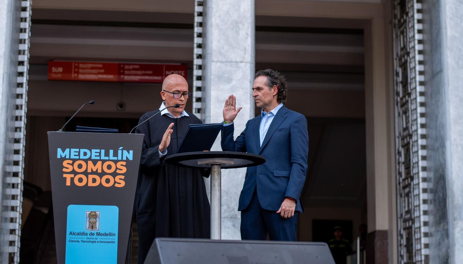 Federico Gutiérrez se posesionó en la Plaza Botero.