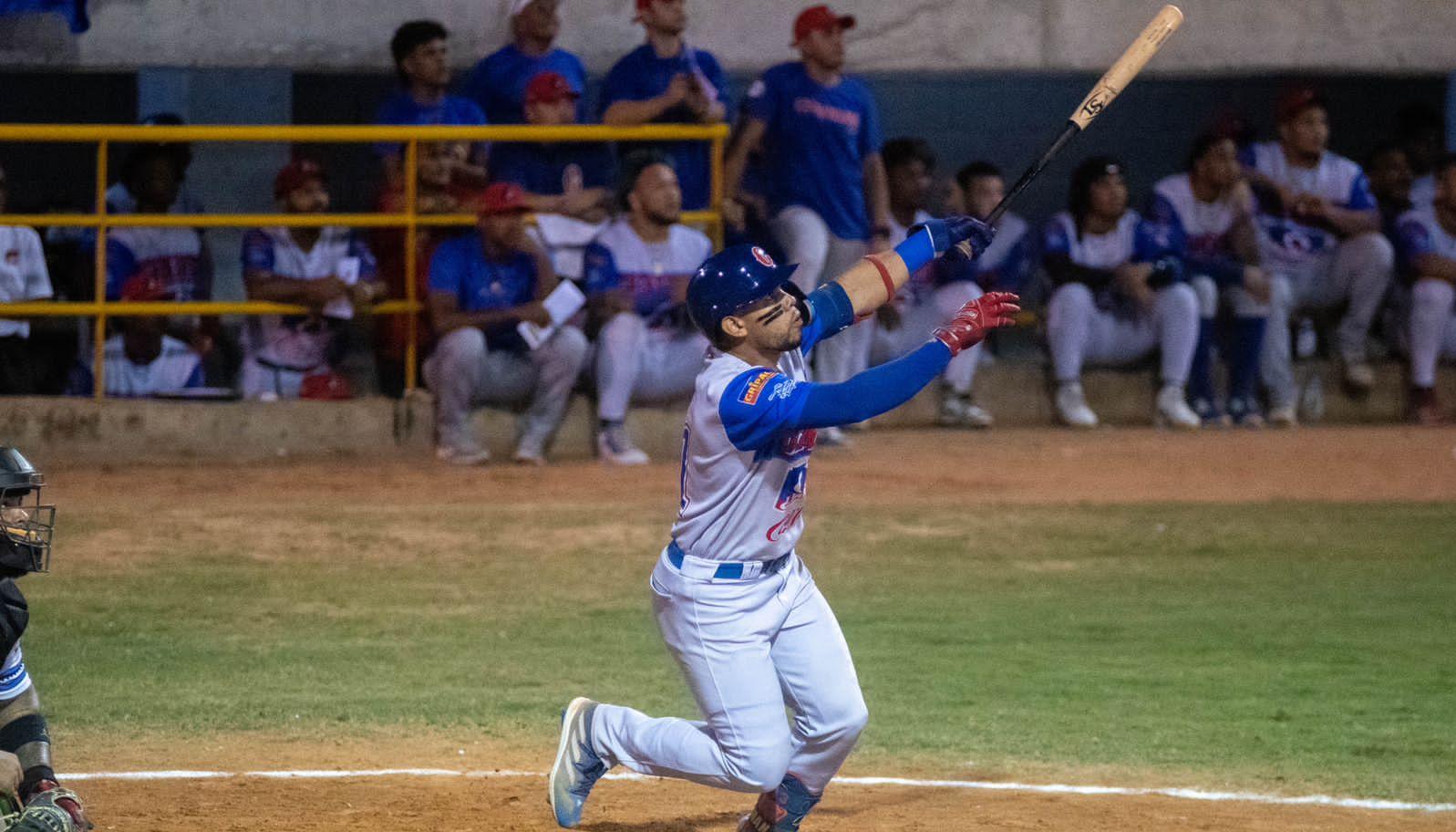 Fabián Pertuz bateó un jonrón de tres carreras en el segundo inning.